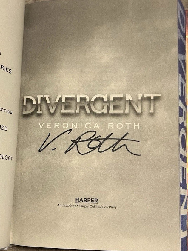 Divergent Deluxe Limited Edition by Veronica Roth HAND SIGNED