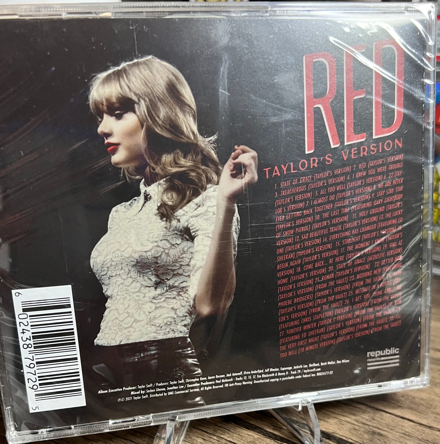 Taylor Swift Signed CD “Red album”