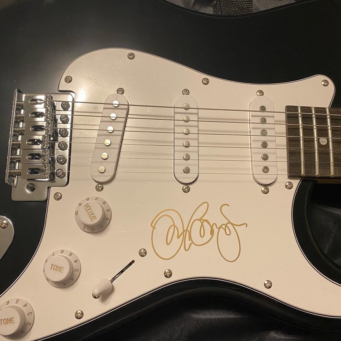 JON BON JOVI SIGNED AUTOGRAPH BRAND NEW ELECTRIC GUITAR